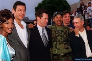 1+azomvwu23phfub4xzfzvra_001